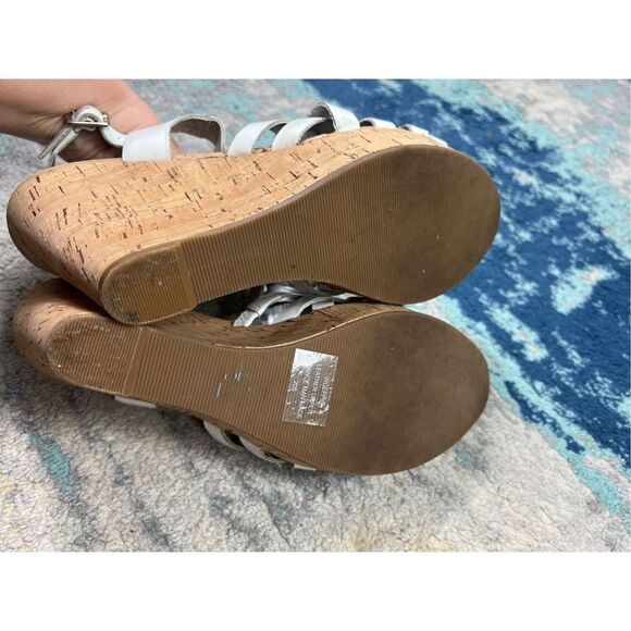 Guess Womens Sandals Size 8.5 - Picture 2 of 4